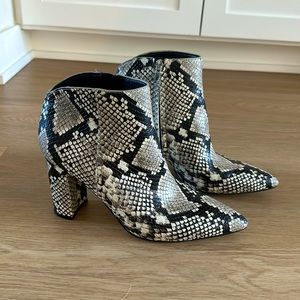 Marc Fisher LTD, Unno Snakeskin Print Pointed Toe Bootie, Black/Beige, Size 8M